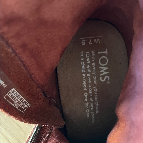 TOMS Lunata Fringe Suede Ankle Boot - Picture 8 of 8